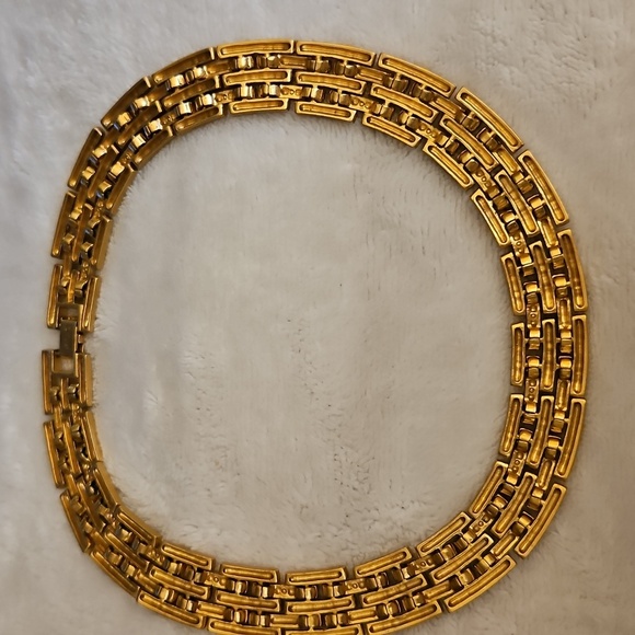 Vtg MONET 1980s Matte Goldtone Interlocking Panther Collar Necklace - Picture 4 of 9